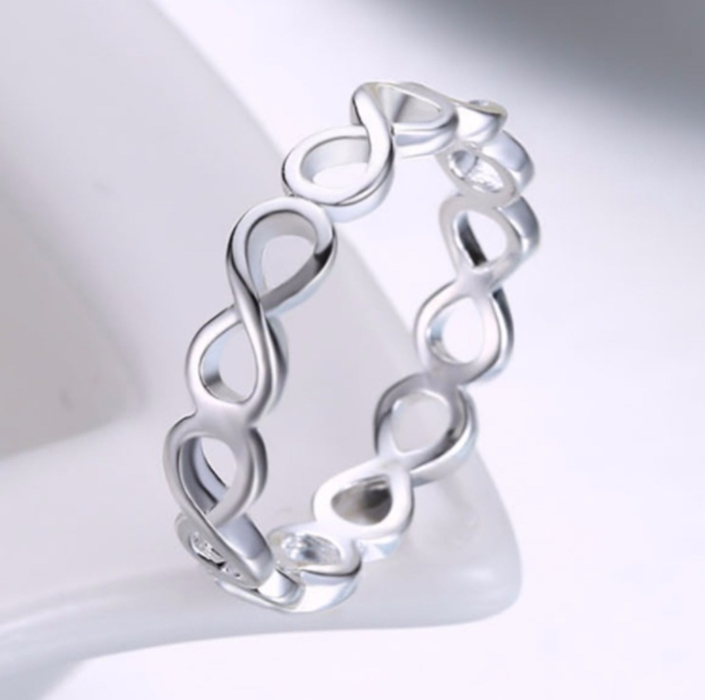Bague de 8 mots ajourée à personnalité simple