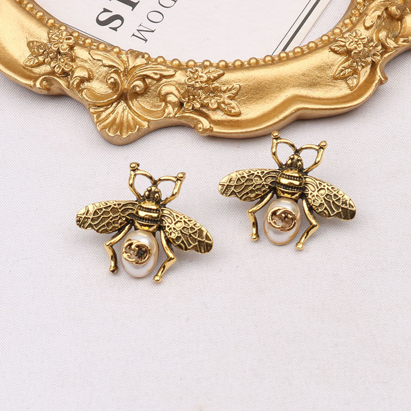 Pearl Retro Little Bee Ear Studs