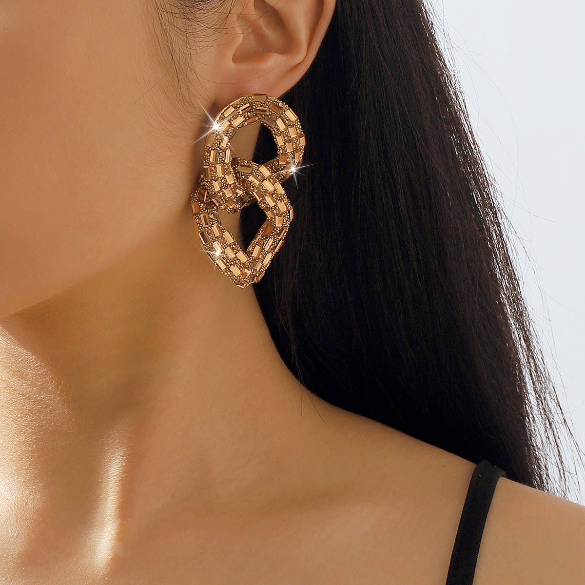 European And American Temperament Entry Lux Full Diamond Hollow Stud Earrings Exaggerated Geometry Chain Rhinestone Design Sense