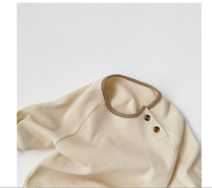 Une-pièce à manches longues pour bébé confortable et simple