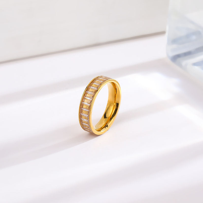 Bague en acier titane strass pour femme