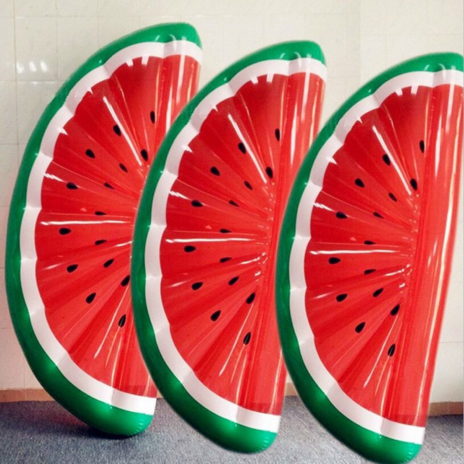 Flotadores inflables de piña para nadar en verano