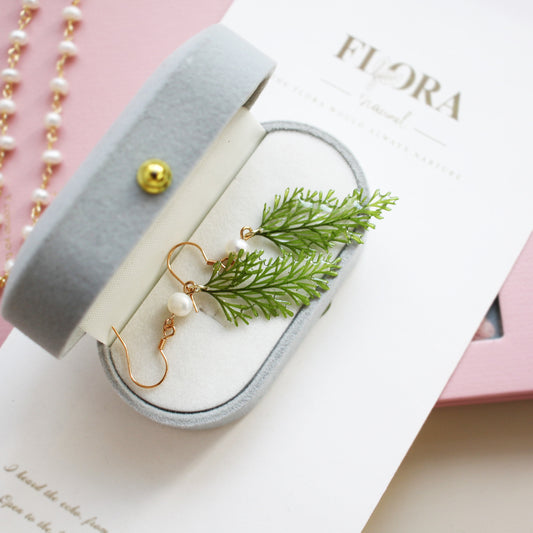 Boucles d'oreilles suspendues à feuilles de fougère et perles de la cour française