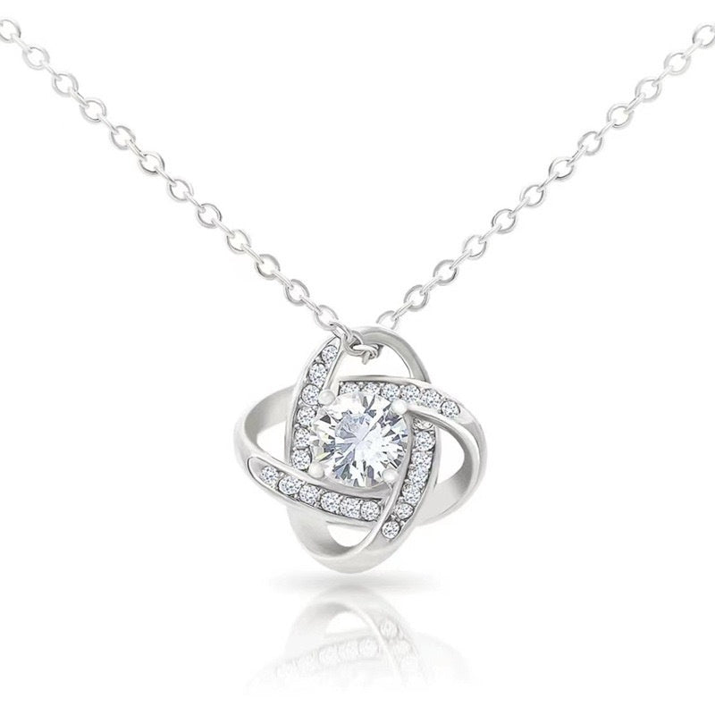 Collier de luxe léger ajouré à la mode