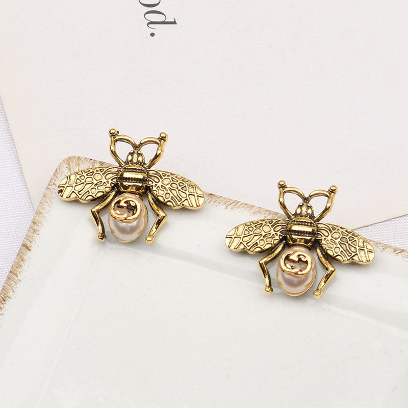 Pearl Retro Little Bee Ear Studs