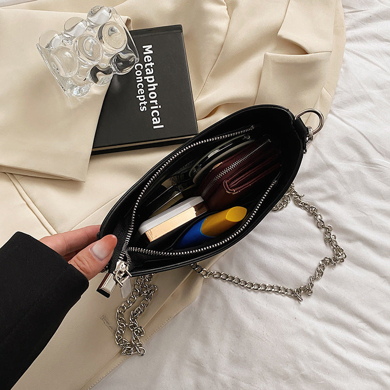 Metal Chain Air Eye Shoulder Bag