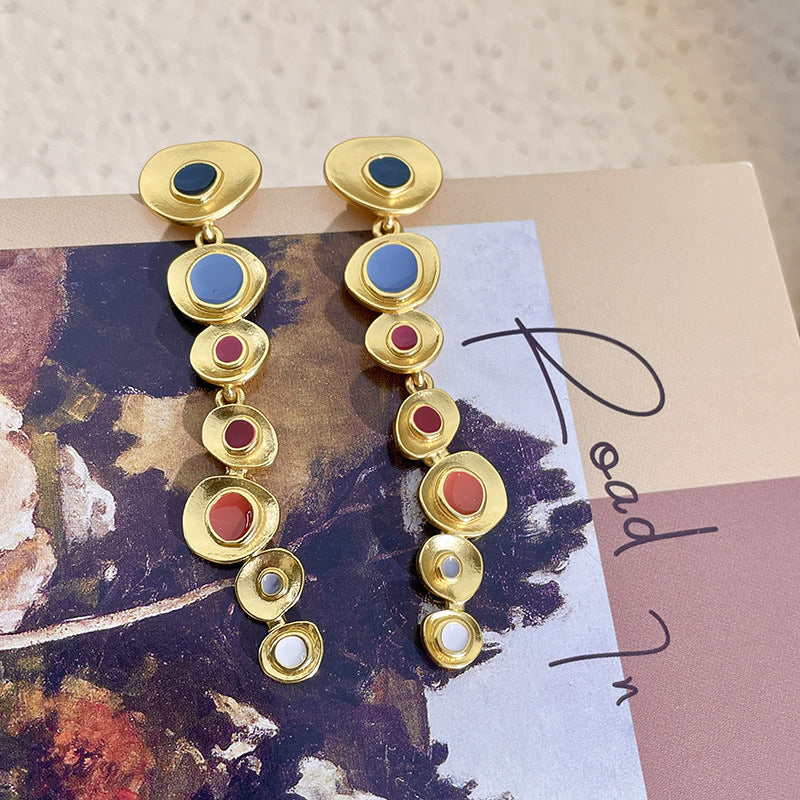 Boucles d'oreilles longues en émail doré, Design d'intérêt particulier, longues, légères, de luxe, en émail mi-ancien, irrégulières