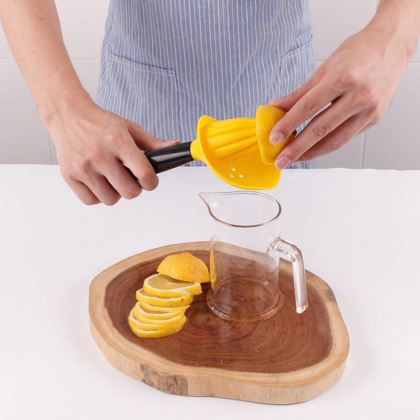 Presse-agrumes manuel, gadget de cuisine créatif