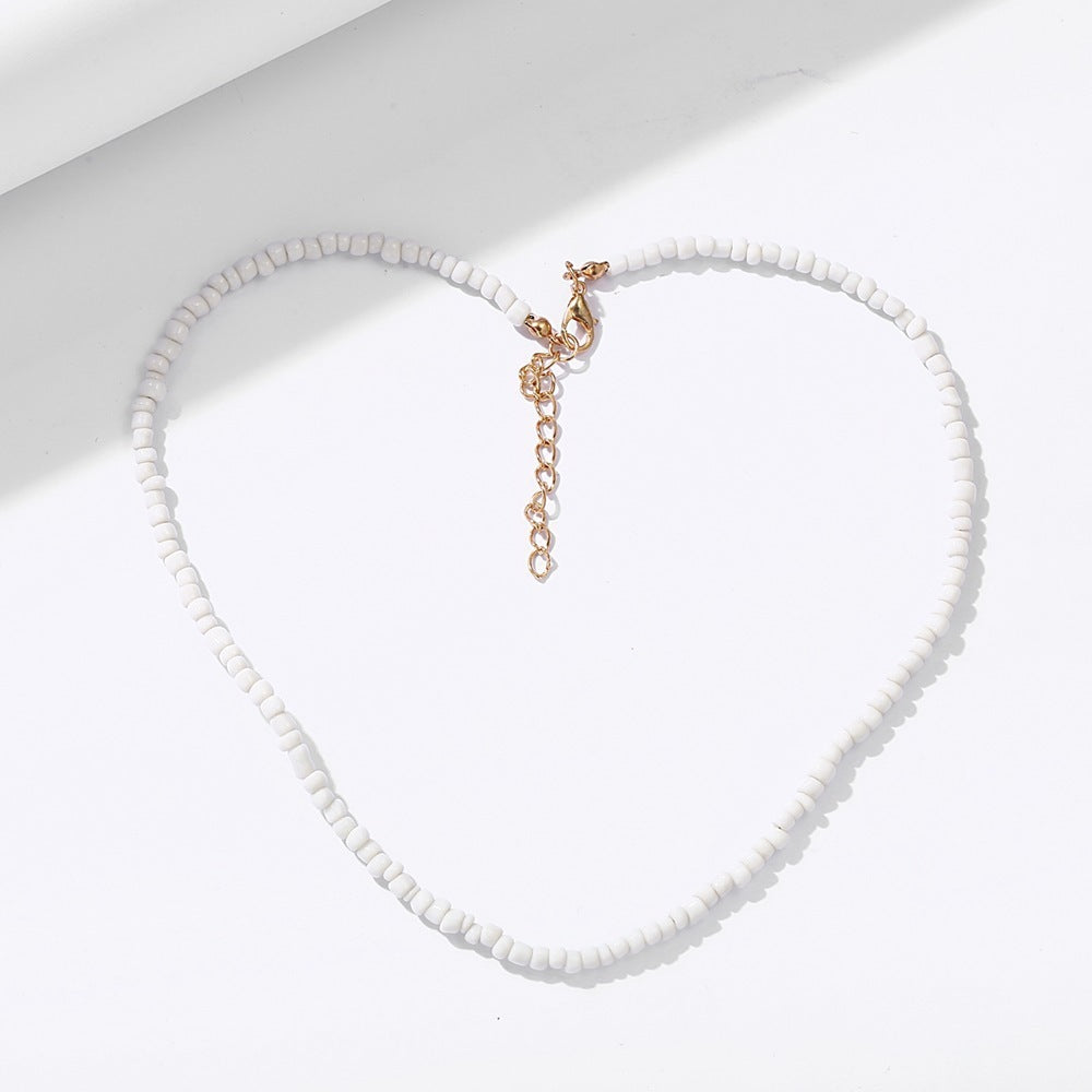 Collier pour femme en perles de verre blanc naturel, doux et simple