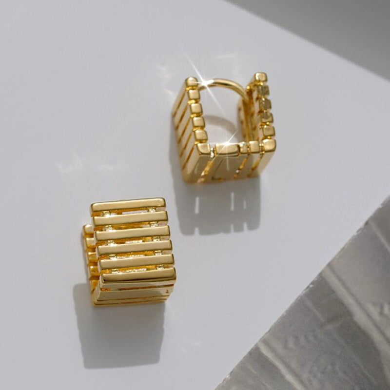 Boucles d'oreilles creuses à géométrie carrée pour femmes, conception d'intérêt particulier