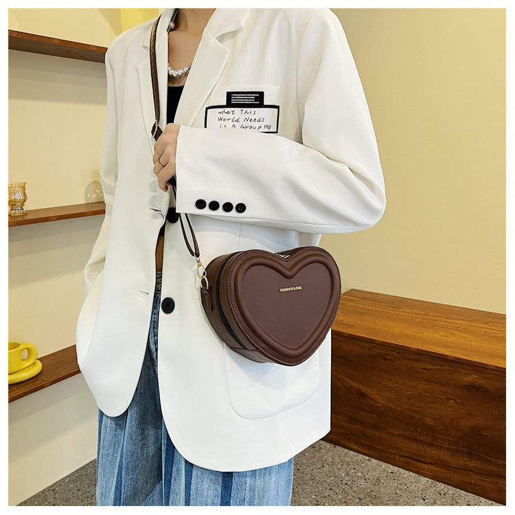 Sac messager à bandoulière en forme de coeur à la mode