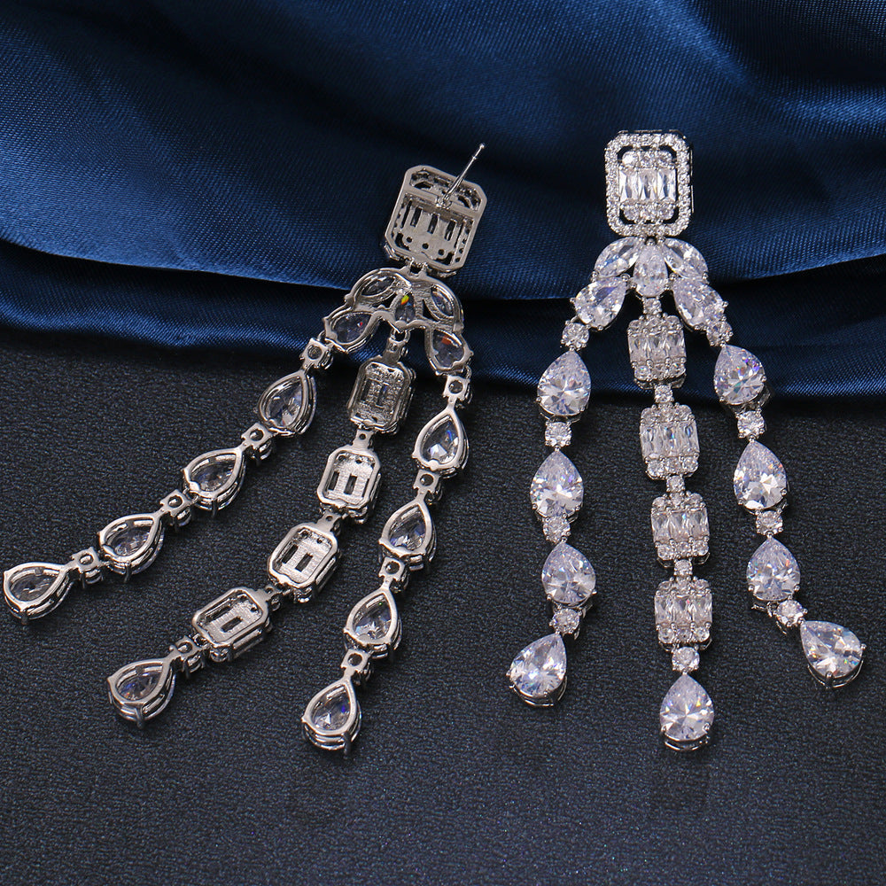 Gland de mode plaqué argent clous d'oreilles géométrique Zircon