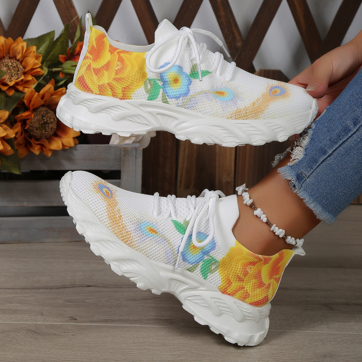 Zapatilla de deporte ligera con parte inferior suave y superficie transpirable tejida con flores informales