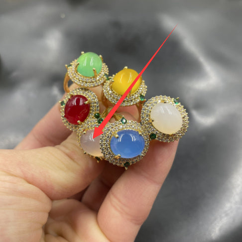 Bague en calcédoine bleue incrustée de forme géométrique