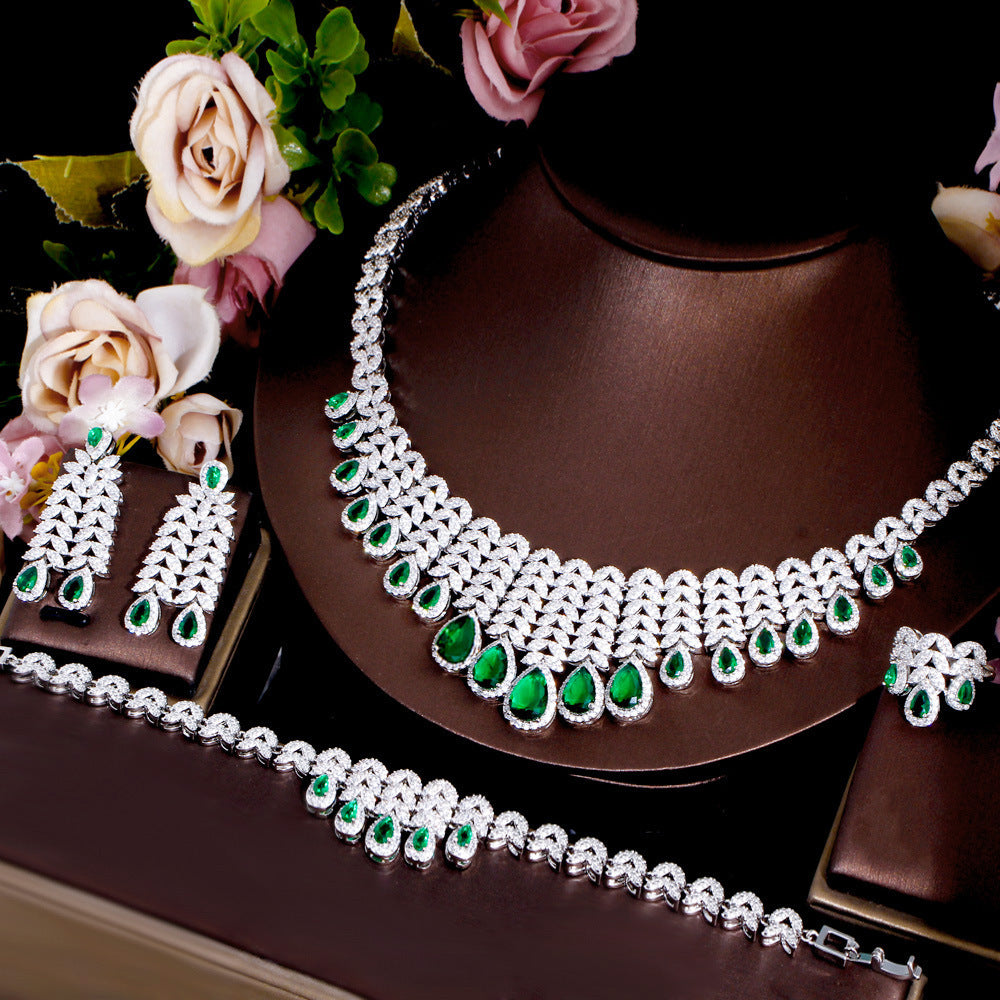 Ensemble de bagues, colliers, boucles d'oreilles, bracelets
