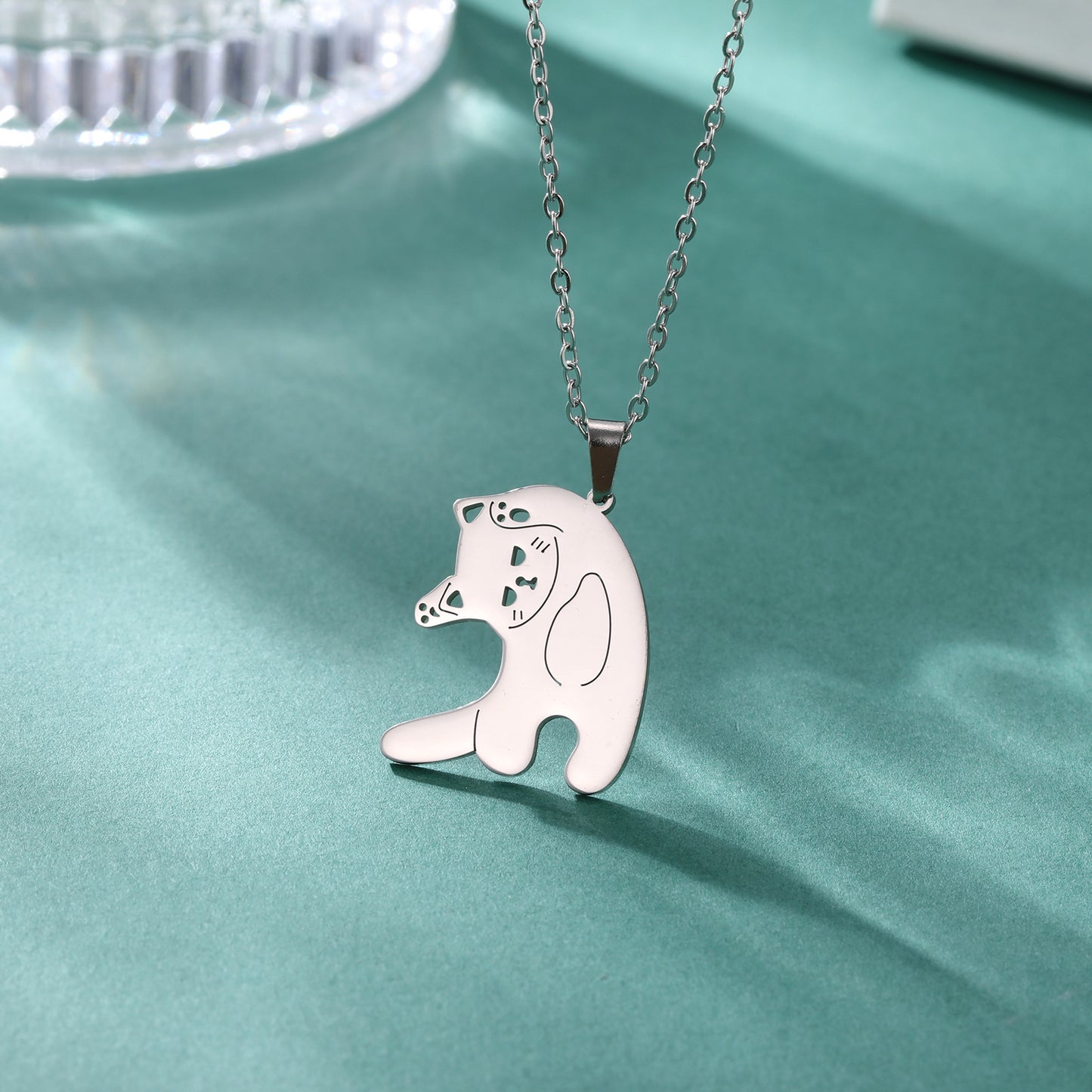 Collar con colgante en forma de gato lindo de acero inoxidable a la moda para hombres y mujeres