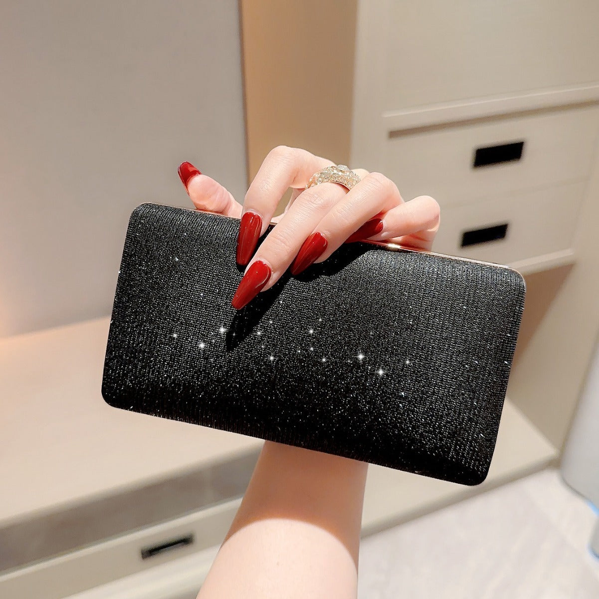 Portefeuille brillant avec anneau en strass à la mode