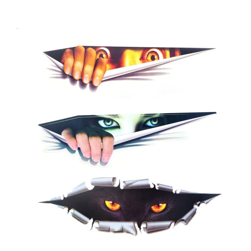 Hombre, pantera negra, mira la pegatina del coche