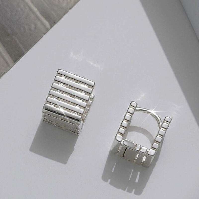 Boucles d'oreilles creuses à géométrie carrée pour femmes, conception d'intérêt particulier