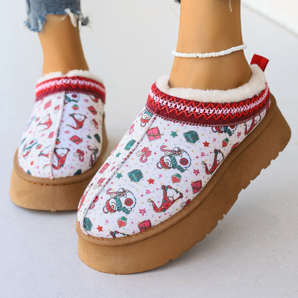 Bottines imprimées de noël pour femmes, chaussures de maison décontractées à enfiler, doublées en peluche, bottes courtes confortables d'hiver