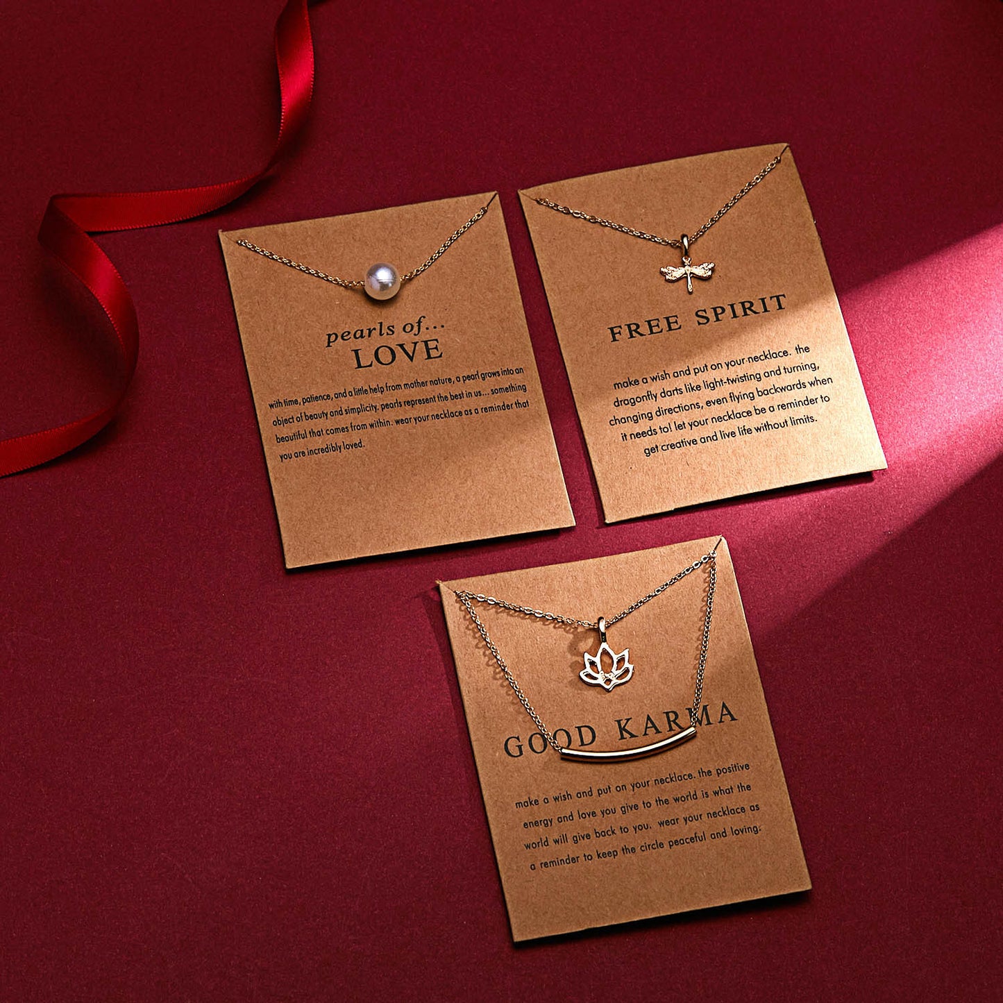 Collier de carte en papier avec pendentif en perles à la mode