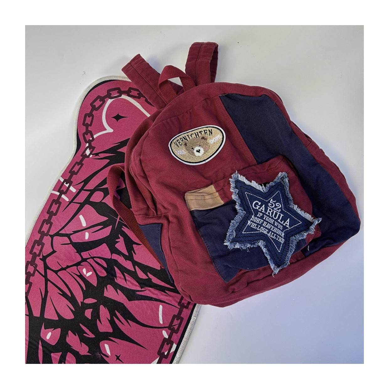 La mochila retro americana de un estudiante de secundaria es un nicho