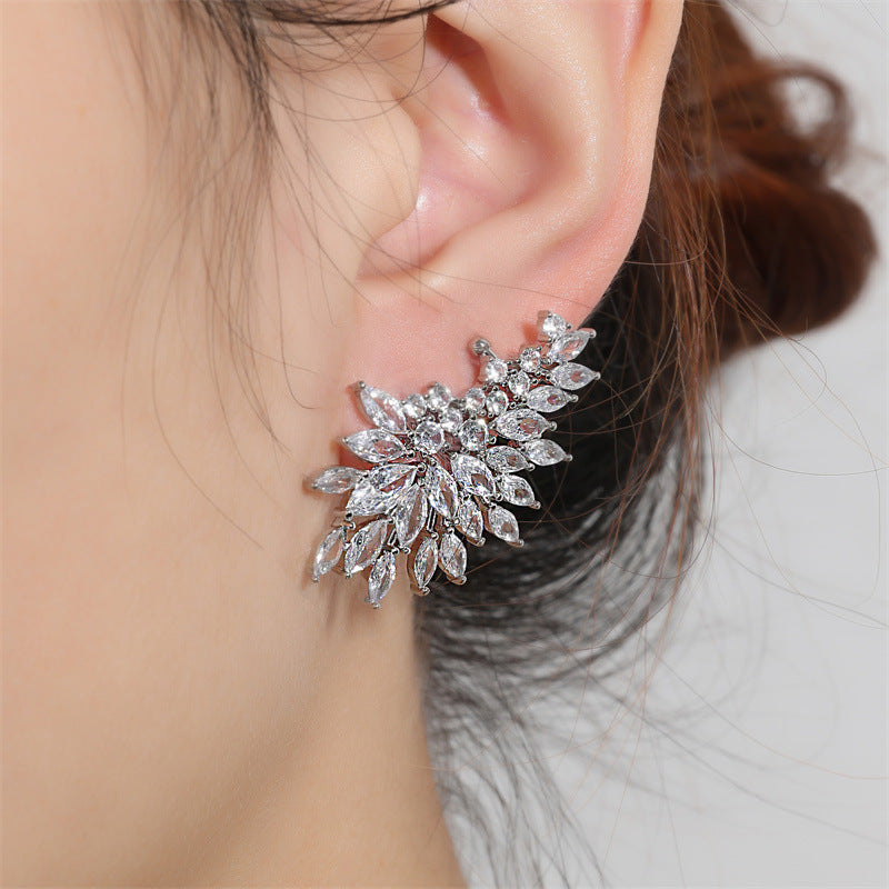 Boucles d'oreilles en forme d'oeil de cheval, fleur, pompon, simples, légères, de luxe, de haute qualité