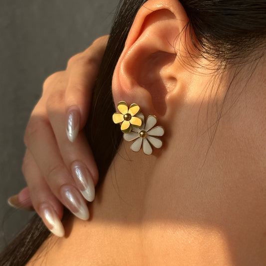 Boucles d'oreilles à fleurs blanches pour femmes