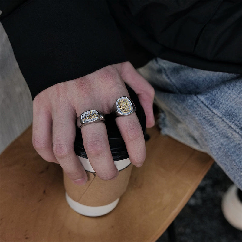Bague en acier titane totem lettre argent or