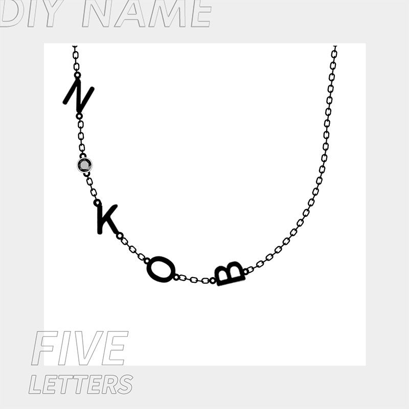 Collier avec 26 lettres anglaises en acier inoxydable