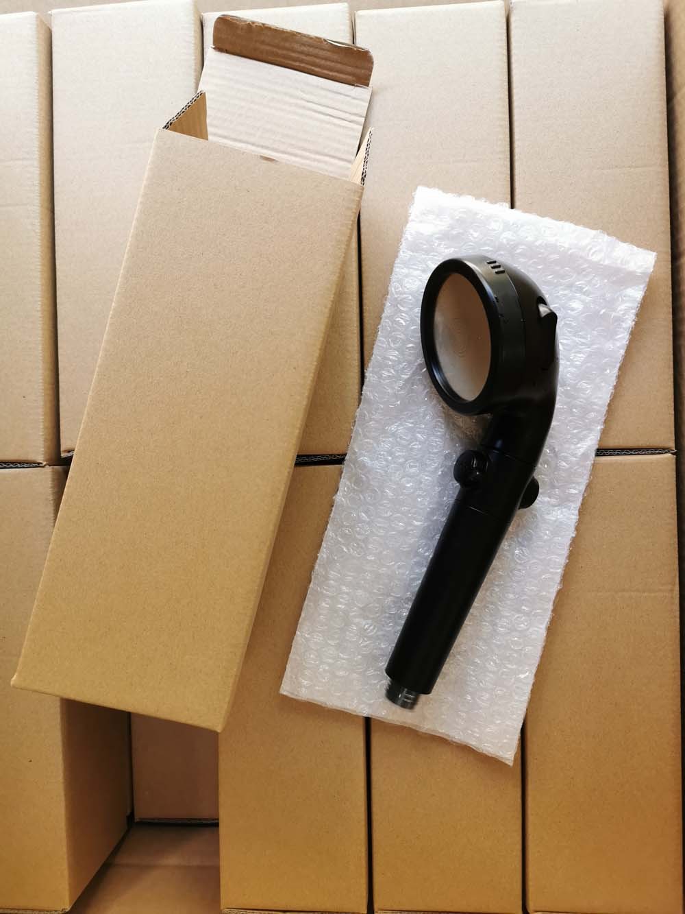 Pommeau de douche pressurisé à ions négatifs domestiques