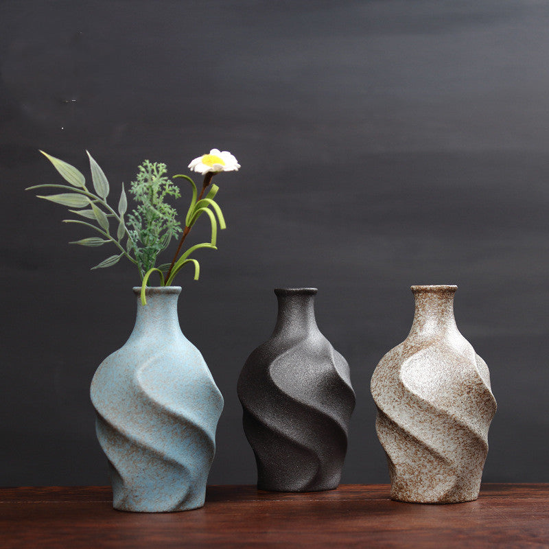 Vase en céramique simulant un vase à fleurs sèches