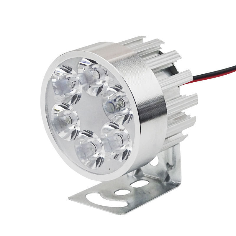 Moto super lumineuse avec phares externes