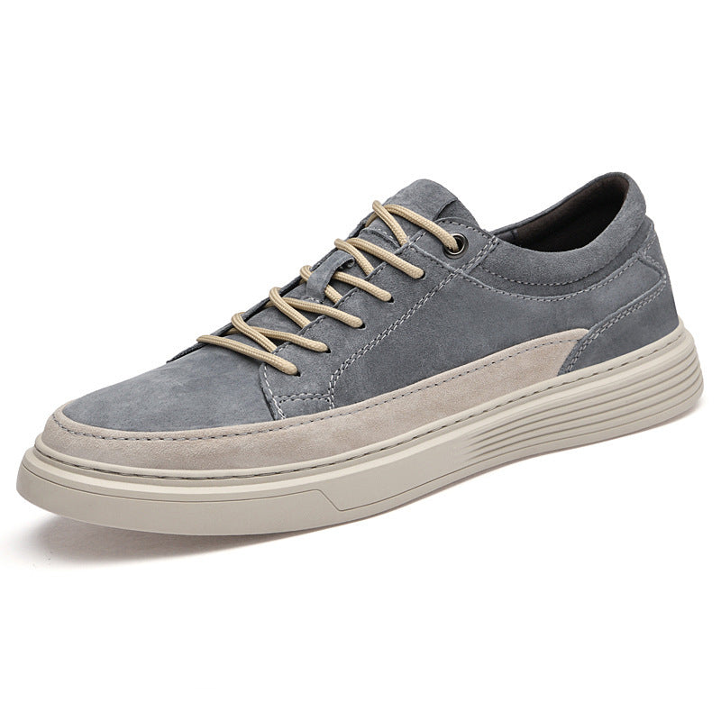 Chaussures blanches, baskets basses pour étudiants