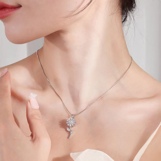 Rotating Little Necklace Female Niche