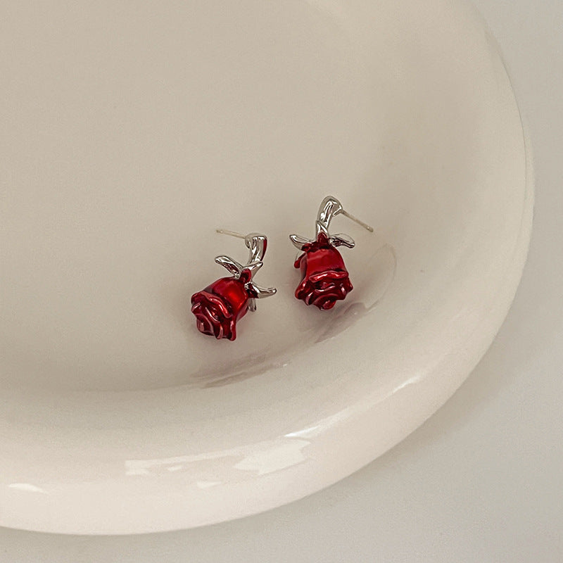 Boucles d'oreilles à tige en argent avec fleur de rose et aiguille