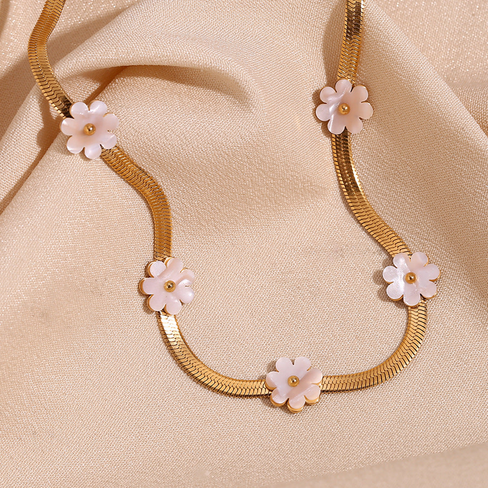 Collier de fleur de coquille de chaîne de lame d'or 18K d'intérêt spécial de mode