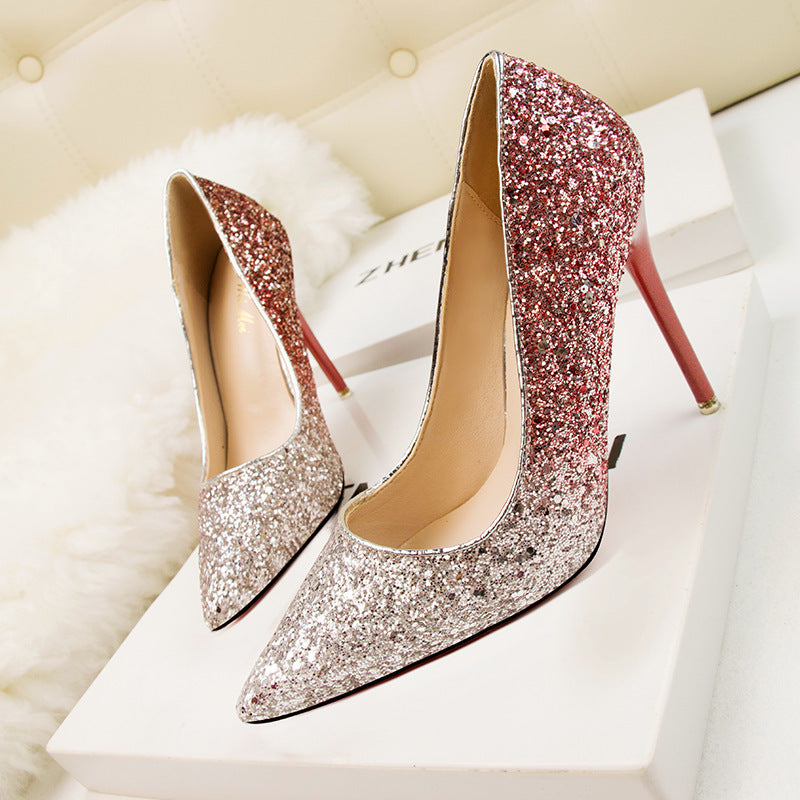 Talons hauts pointus et coupe basse pour femmes