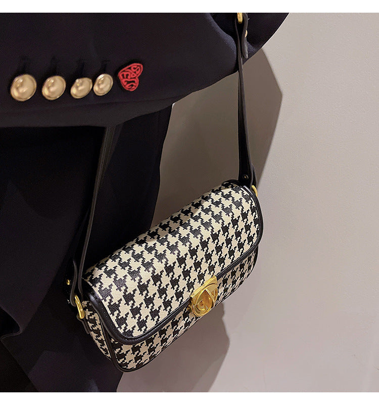 Sac baguette pied-de-poule pour femme avec une épaule sous les bras