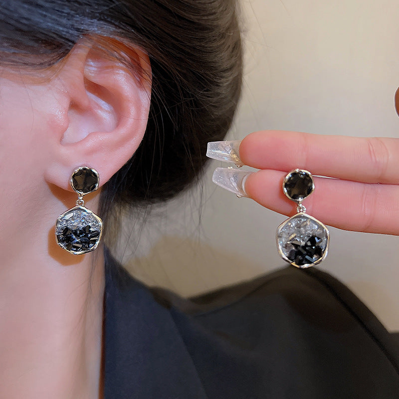Boucles d'oreilles irrégulières en argent sterling avec cristal noir et aiguille