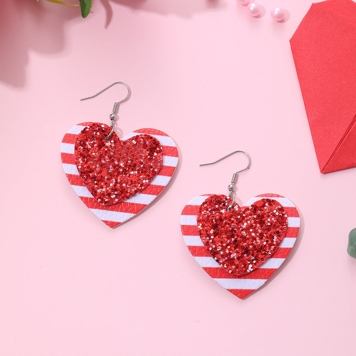 Boucles D'oreilles En Cuir À Paillettes Rayées Rouges Et Blanches En Forme De Coeur Pour La Saint-Valentin