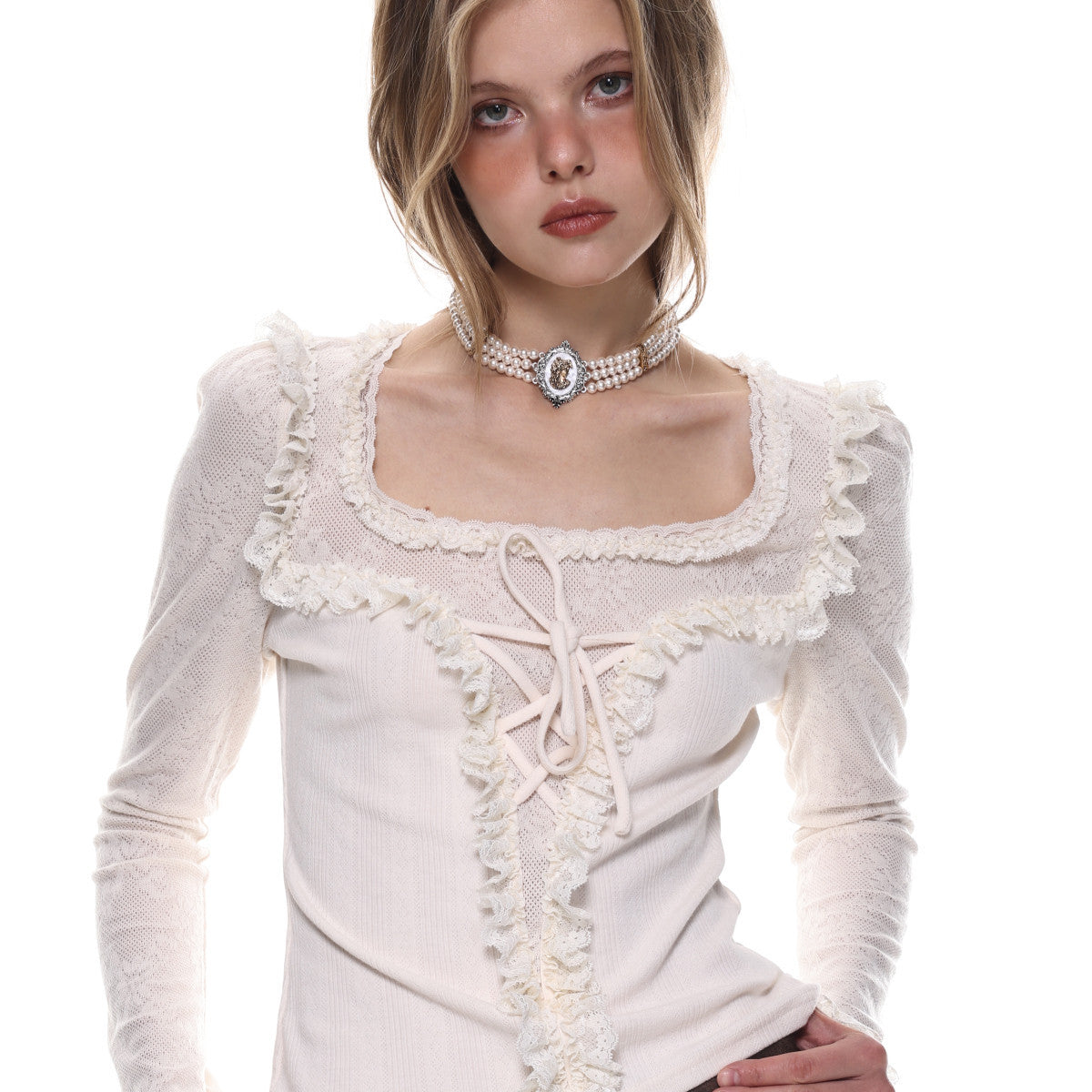 Collar de perlas en relieve tridimensional barroco Cameo