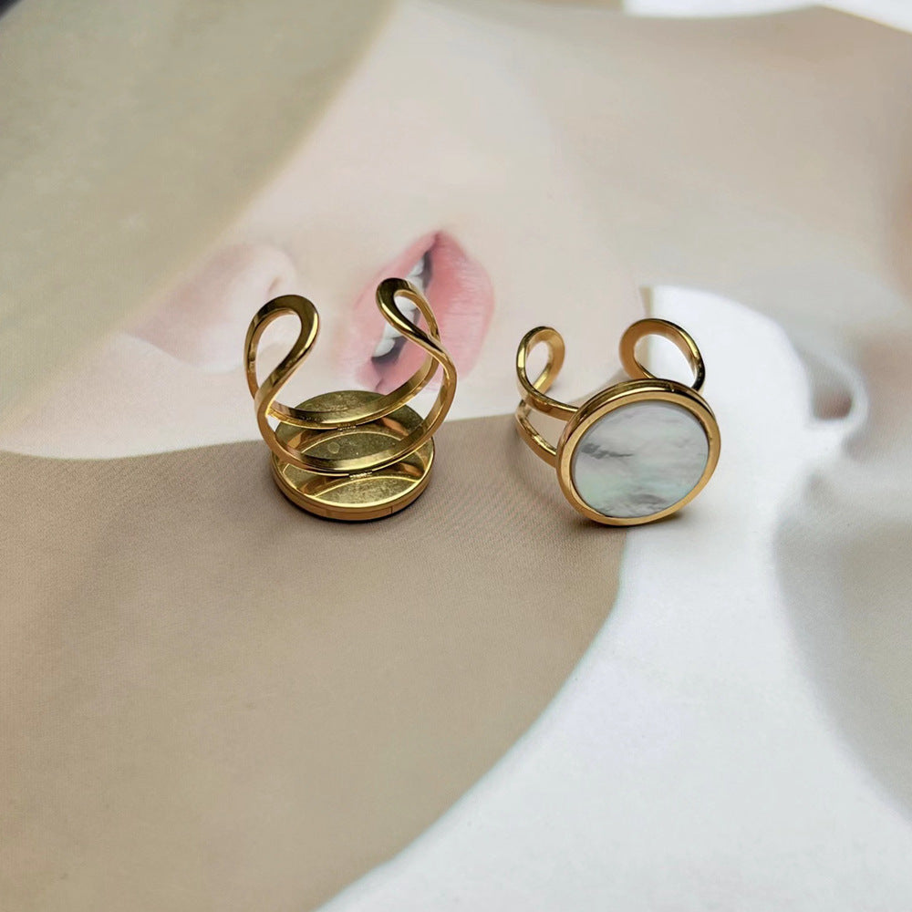 Anillo de Ágata Negra Concha Blanca Apertura de Acero Inoxidable Chapado en Oro