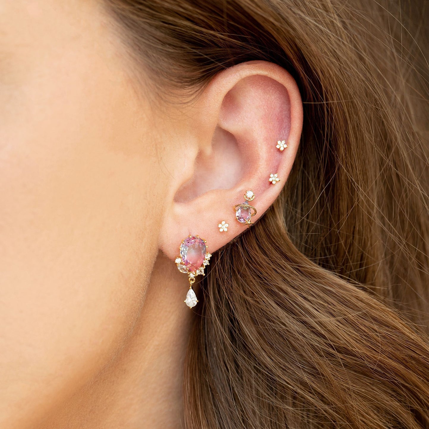 Ensemble de cinq pièces de clous d'oreilles en zircon