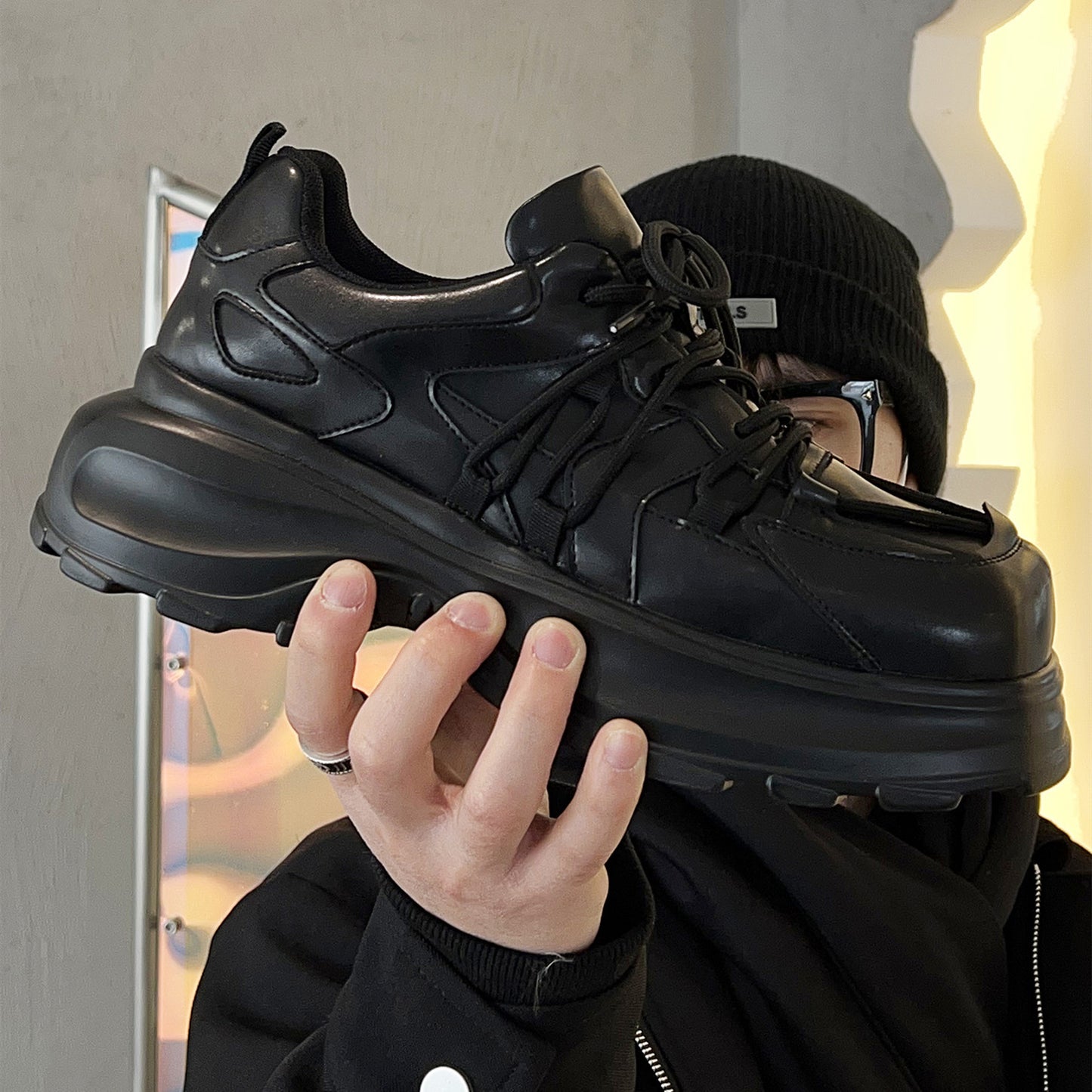 Zapatillas de deporte con cabeza cuadrada de piel de vaca con parte inferior gruesa a la moda para hombre