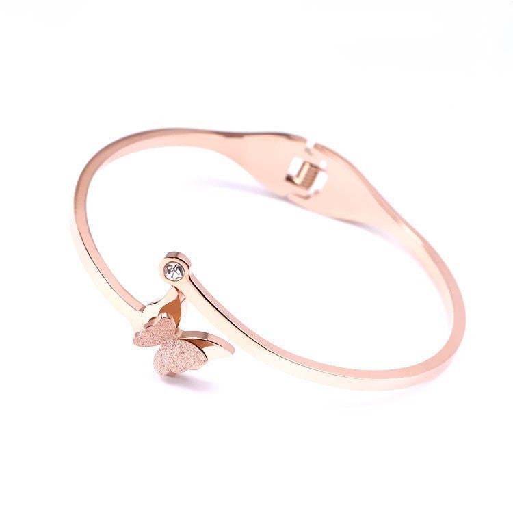 Pulsera simple femenina de mariposa de acero de titanio y oro rosa