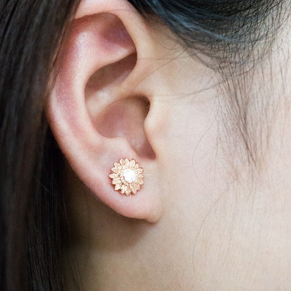 European And American Plated 18K Sunflower Earrings