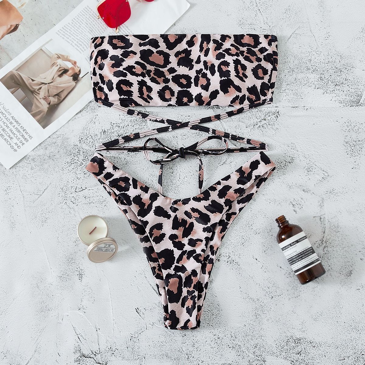 Traje de baño dividido palabra de honor de bikini con estampado de leopardo