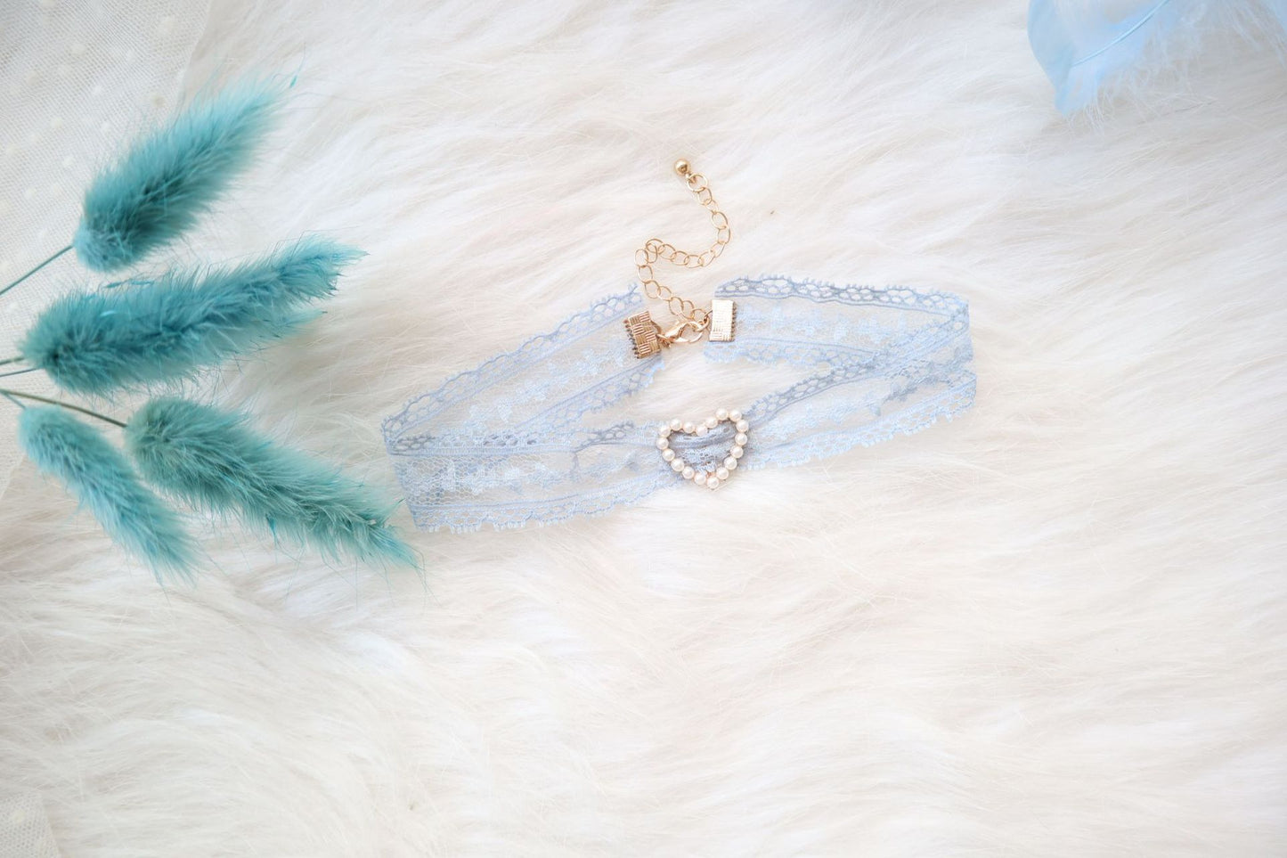 Sweet Accessories Collier ras du cou en perles avec ruban de dentelle gris et bleu