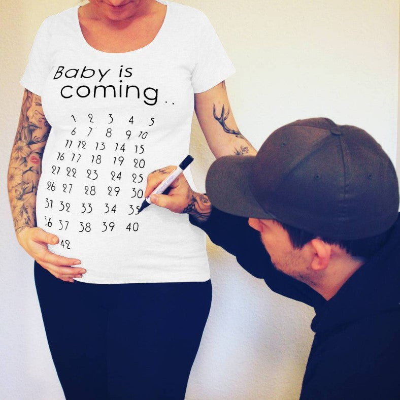 Maternidad con estampado de manos divertidas